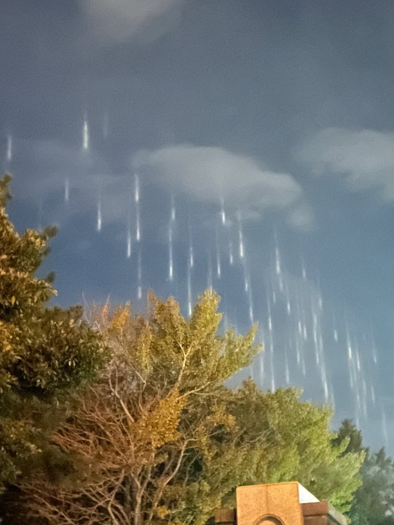 제주 밤하늘에 뜬 의문의 빛기둥.."UFO 출현?" "별똥별 무더기로?"