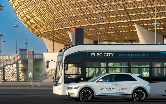 2022 카타르 월드컵 운영 차량으로 제공됐던 현대차 전기차 아이오닉5와 전기버스 일렉시티. 현대차그룹 제공