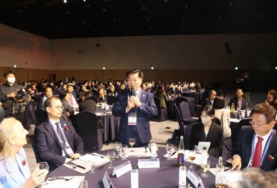 박승원 광명시장이 연설하고 있다.(광명시 제공)