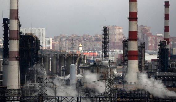 지난 10월 27일 러시아 모스크바 인근에서 촬영된 석유 정제시설.EPA연합뉴스