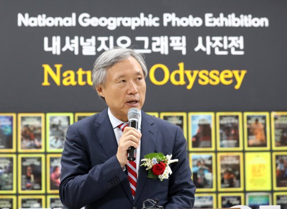 지난 2019년 6월28일 오후 서울 서초구 예술의전당 한가람미술관 3층에서 열린 내셔널지오그래픽 사진전 '네이처스 오디세이(Nature's Odyssey)' 개막식에서 민선식 YBM 회장이 환영사를 하고 있다. /사진=뉴시스