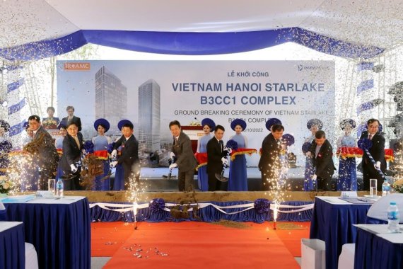 대우건설은 지난 26일 베트남 현지에서 하노이 스타레이크 신도시에 건설하는 복합개발사업 'B3CC1 프로젝트'의 착공식을 했다고 28일 밝혔다. [대우건설 제공]