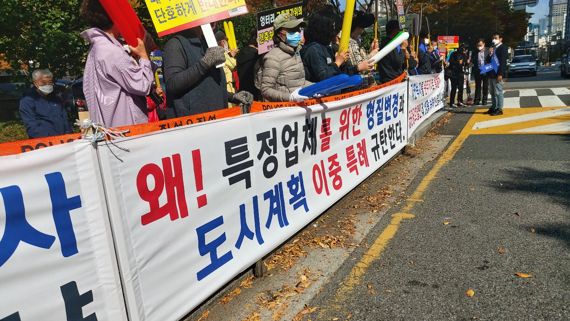 부산 민락동 주민들 "미월드 생활형숙박시설 건축심의 부결" 강력 요구