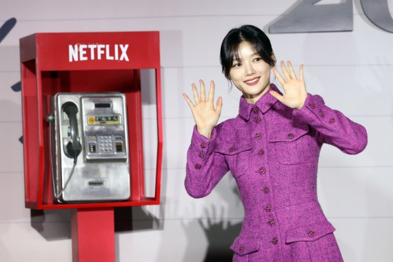 [서울=뉴시스] 박진희 기자 = 넷플릭스 영화 '20세기 소녀' 출연 배우 김유정이 19일 서울 용산구 CGV용산에서 제작발표회를 하고 있다. 2022.10.19. pak7130@newsis.com