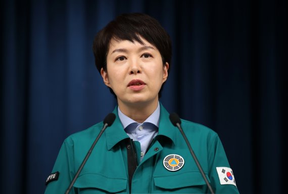 김은혜 홍보수석이 30일 용산 대통령실 청사에서 이태원 핼러윈 압사사고 관련 브리핑을 하고 있다.<div id='ad_body3' class='mbad_bottom' ></div> /사진=뉴스1화상