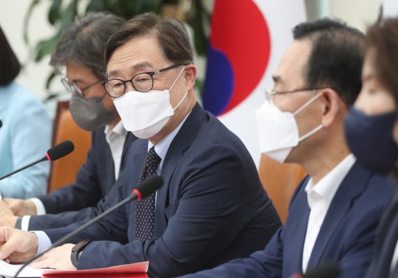 최재형 국민의힘 혁신위원장이 22일 서울 여의도 국회에서 열린 혁신위원회의 전체회의에서 모두 발언을 하고 있다. 2022.822/뉴스1 ⓒ News1 허경 기자