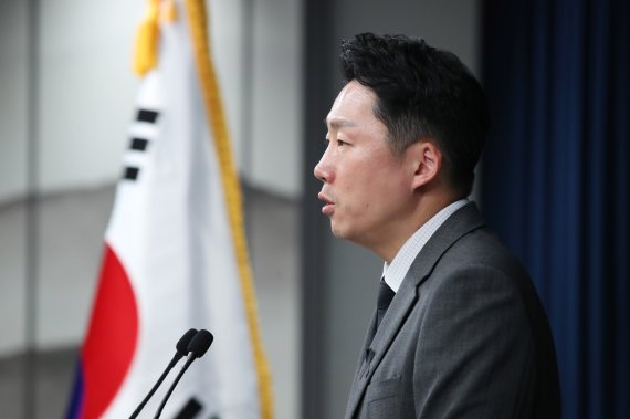 '돈맥경화' 해소 위해 5대 지주 95조원 푼다..尹 "은행권 적극 역할해야"