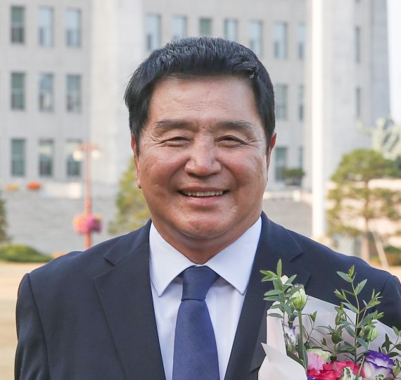 홍성군의회 이선균 의장.