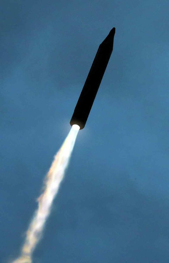 北朝鮮、東海で弾道ミサイル挑発…大陸間弾道ミサイル（ICBM）発射わずか1カ月（満杯）