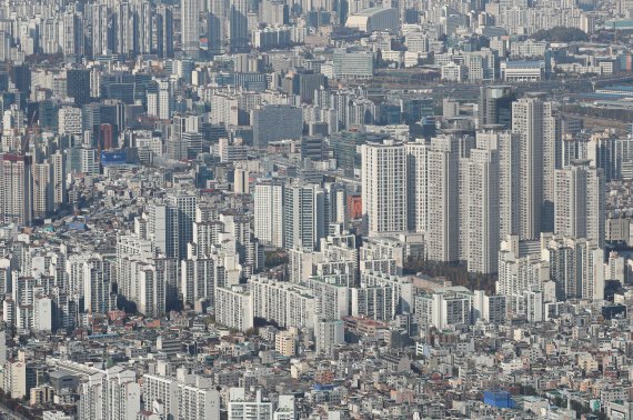 깊은 골 아파트값 낙폭 커져…"추가 금리인상 시 심화될 수도"