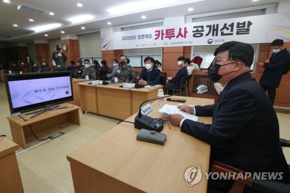 인사말하는 김종호 병무청 차장 인사말하는 김종호 병무청 차장 (서울=연합뉴스) 신현우 기자 = 김종호 병무청 차장(오른쪽)이 3일 오후 영등포구 서울지방병무청에서 열린 2023년도 입영대상 카투사 공개선발 행사에서 인사말하고 있다. 2022.11.3 nowwego@yna.co.kr (끝)