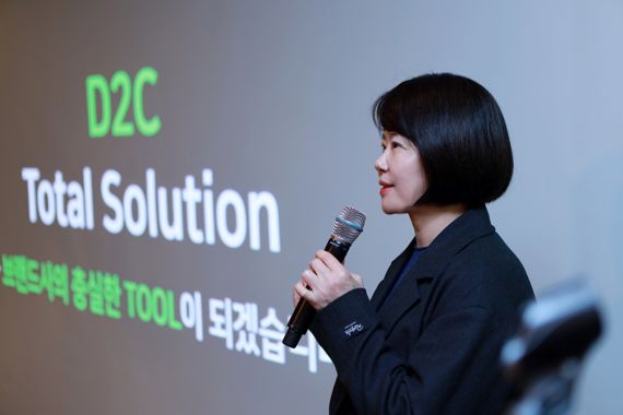 이윤숙 네이버 포레스트 CIC 대표가 3일 인터컨티넨탈 서울 코엑스에서 열린 네이버 브랜드 파트너스 데이에서 네이버 커머스 비즈니스 방향성에 대해 발표하고 있다. 네이버 제공