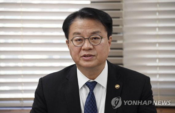 기재차관 "더 추운 겨울…에너지 절약 강도 높여야"