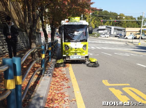 남양주시 ‘낙엽과의 전쟁’ 우수…소형 노면청소차