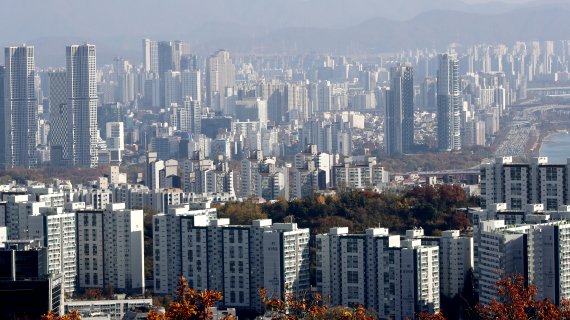 서울 중구 남산에서 시내에 위치한 아파트 단지가 보이고 있다. 2022.11.6/뉴스1 ⓒ News1 장수영 기자