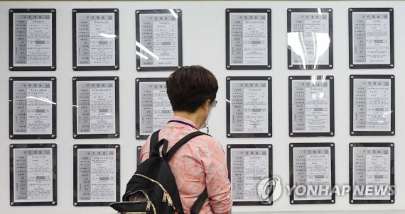 19개월째 이어지는 취업자 증가세...증가폭은 감소.연합뉴스
