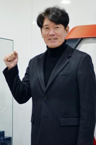 WBC 한국 야구대표팀 사령탑에 이강철 kt 감독 선임 WBC 한국 야구대표팀 사령탑에 이강철 kt 감독 선임 (서울=연합뉴스) 2023 WBC 국가대표팀 기술위원회는 21일 서울 강남구 야구회관에서 회의를 열고 kt wiz 이강철 감독을 내년 3월에 열리는 울드베이스볼클래식 한국 대표팀 감독으로 선임하기로 결정했다. 2022.7.21 [연합뉴스 자료사진] photo@yna.co.kr (끝)