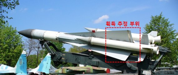 북한이 지난 2일 동해 북방한계선(NLL) 이남으로 발사한 탄도미사일이 구형 'SA-5'인 것으로 파악됐다고 9일 군 당국이 밝혔다. 군 당국에 따르면 해군이 지난 6일 동해 NLL 이남 수역에서 인양한 북한 미사일 잔해물은 길이 약 3m, 폭 약 2m였으며, 관계기관 합동 정밀분석 결과 그 형상·특징이 SA-5 미사일과 같은 것으로 판명됐다. 나토명 SA-5(러시아명 S-200)는 1960년대 옛 소련이 지대공미사일로 개발한 것이다. 그러나 군 당국은 이 미사일이 "지대지미사일로도 사용할 수 있는 특성을 갖고 있다"며 "최근 러시