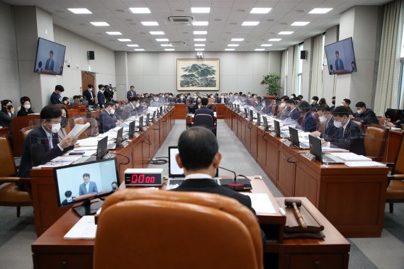 국회 하반기 윤리특위 구성안, 본회의 통과... 정의당 제외한 與野 교섭단체 6명씩 배정