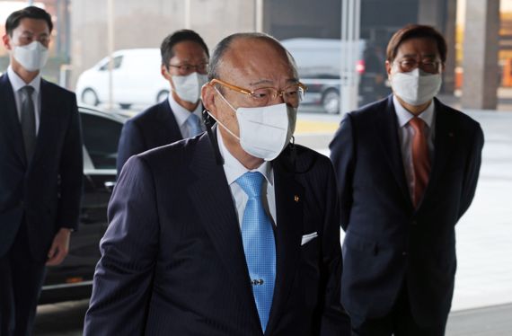 김승연 한화그룹 회장이 10일 오후 서울 여의도 63빌딩에서 열린 현암(玄巖) 김종희 한화그룹 창업주 탄생 100주년 기념행사에 참석하고 있다. 사진=김범석 기자