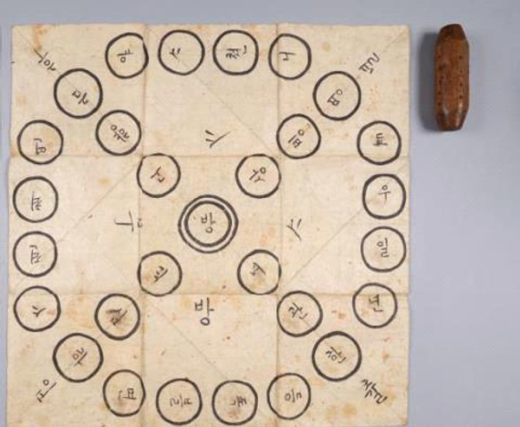 한글 윷판과 윤목 /사진=국립한글박물관