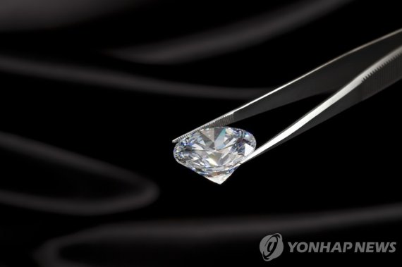 ‘40% 폭락’ 다이아몬드 가격 왜 떨어지나 봤더니…“中 결혼 안 해서”