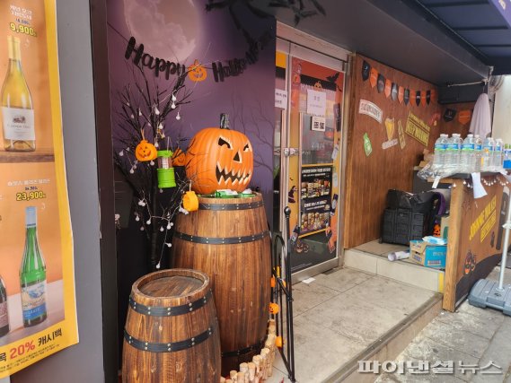 11일 이태원 참사가 발생한 해밀톤호텔 서쪽 골목./사진=김동규 기자