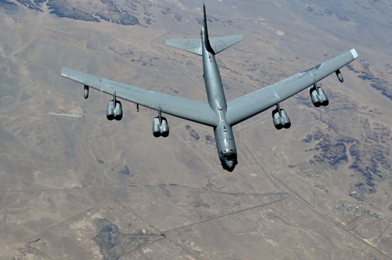 미국 중부사령부는 미 루이지애나주 바크스데일 공군기지에 배치된 제2폭격비행단 소속 B-52H 폭격기 2대가 13개 협력국 공군 전력과 통합 임무를 수행했다고 지난 11월 10일(현지시간) 보도자료를 통해 밝혔다. 사진=중부사령부 제공