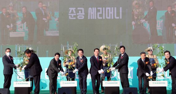 전남도는 14일 스마트농업 경영과 기술혁신 플랫폼 역할을 할 '전남 고흥 스마트팜 혁신밸리' 준공식을 개최했다고 밝혔다. 사진=전남도 제공