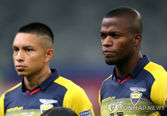 엔네르 발렌시아(오른쪽) FILE PHOTO: Soccer Football - Copa America Brazil 2019 - Group C - Ecuador v Japan - Mineirao Stadium, Belo Horizonte, Brazil - June 24, 2019 Ecuador's Cristian Ramirez and Enner Valencia before the match REUTERS/Edgard Garrido/File Photo