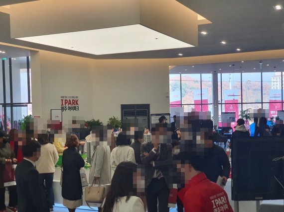 [서울=뉴시스] 영주 아이파크 견본주택 내부.