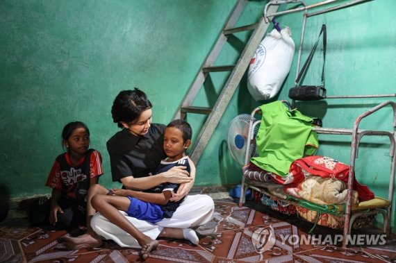 [순방결산]외교결례 비판 감수한 김건희 여사, 캄보디아 심장병 어린이 살렸다