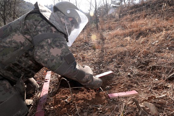  軍 전국 안보전시관·역사관서 '활성화 탄약류 2000여개' 발견 폐기