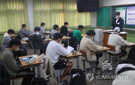 대교협 교사단 "영어 지난해보다 쉽고 9월 모평보단 어려워"