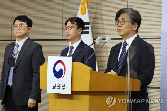 [수능] 출제위원장 "작년 EBS 연계율 떨어져 불수능…체감 연계도 높여"