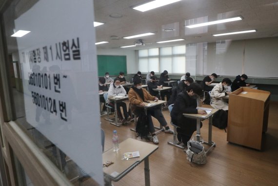 [2023수능] 충북 수능 부정행위 3명 적발…시험 '무효'