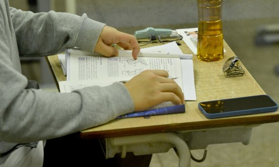 '전자기기·답안지 2개' 광주·전남 수능 부정행위 11건…0점처리