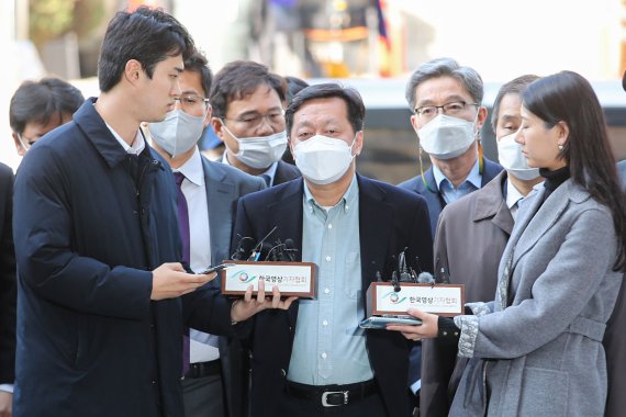 정진상 영장 심사 출석..."군사정권보다 더한 검찰정권"(종합)