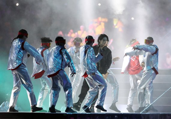 카타르 월드컵 개막식 무대에 선 BTS 정국 (출처 : 연합뉴스)