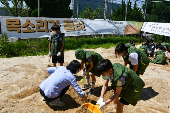 지역문화유산교육 사업 ‘탐나는 청주’ 프로그램이 진행되고 있다. 충청북도문화재연구원 제공.