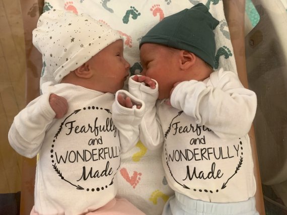 epa10319086 A handout photo made available by the National Embryo Donation Center shows newborn twins Lydia and Timothy Ridgeway after their 31 October 2022 birth to parents Rachel and Philip Ridgeway in Knoxville, Tennessee, USA (issued 21 November 2022). According to reports the twins are the resu
