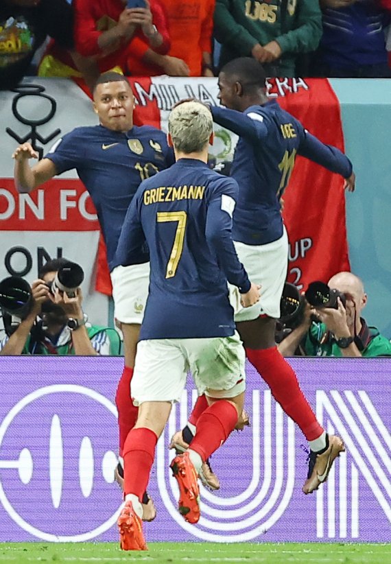 2022 카타르 월드컵 조별리그 D조 프랑스와 호주 경기에서 킬리안 음바페(프랑스)가 헤더골을 성공시킨 뒤 기뻐하고 있다. 사진=연합뉴스