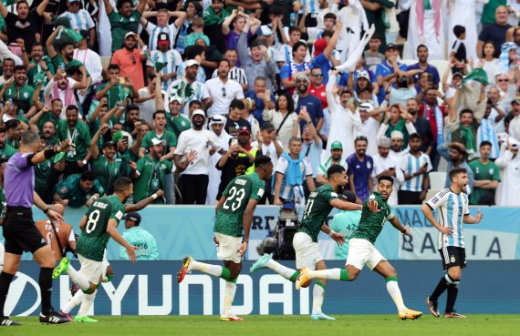 [2022 카타르]  "월드컵 역사상 가장 큰 충격"..8.7%확률 뚫은 사우디