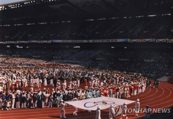 1988 서울 올림픽 개막식 오륜기 입장. 연합뉴스