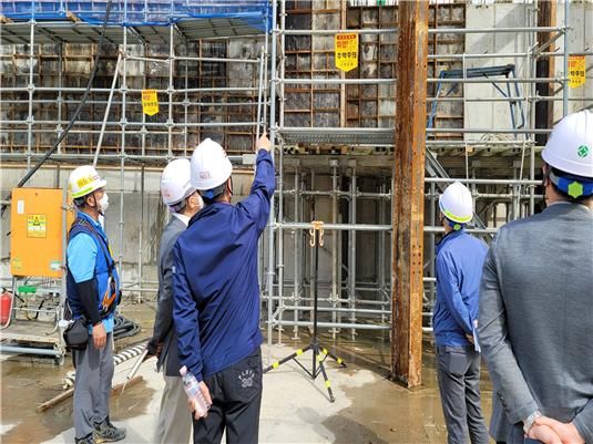인천시는 지역 내 시공 중인 건축공사장 467개소에 대해 특별 안전점검을 실시해 704건을 조치했다.