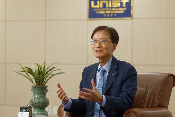 이용훈 유니스트(UNIST) 총장