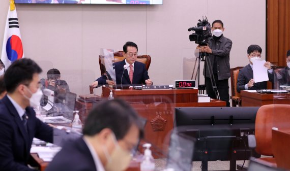 국회 법사위, 미성년자 빚 대물림 방지 법안 의결... 총 24건 통과