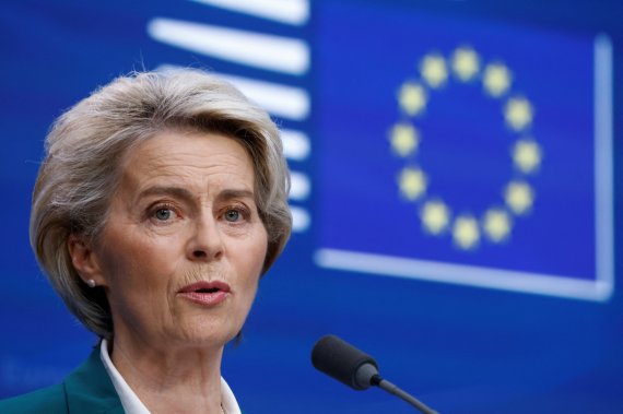 EU, 2026년부터 상장기업 여성 이사 40% 의무화