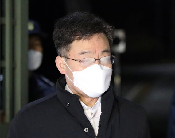 '대장동 핵심인물' 김만배 극단선택 시도.."측근들 체포 소식에 괴로워해"