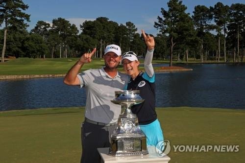 '세계 1위 女골프' 코다의 캐디, LPGA 챔피언과 결혼